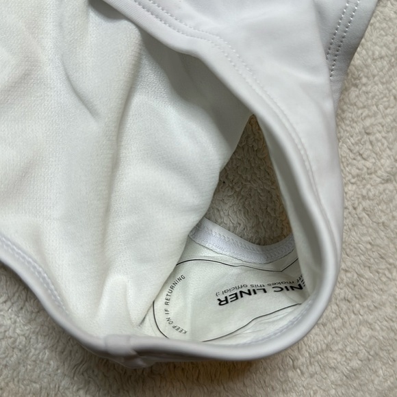 White one-piece cutout swim from Cupshe size Medium - Picture 4 of 9